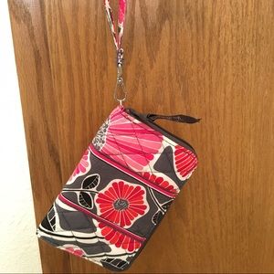 NWOT Vera Bradley Cheery Blossoms Zip Wristlet NWOT Vera Bradley Cheery Blossoms Zip Wristlet