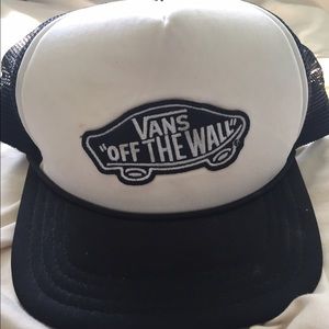 Vans off the wall hat