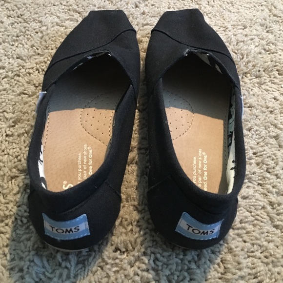 black toms