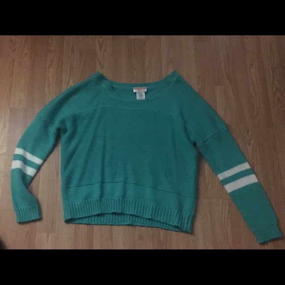 Real with white stripe crop sweater