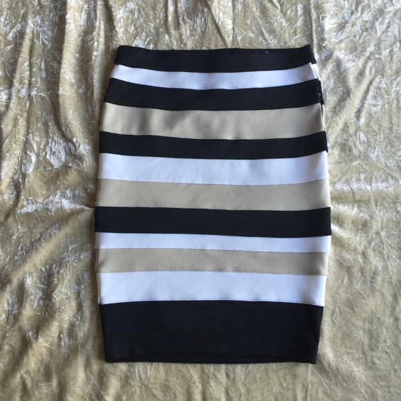 Maurice's stripe stretch pencil skirt. Sz.XS - Picture 2 of 4