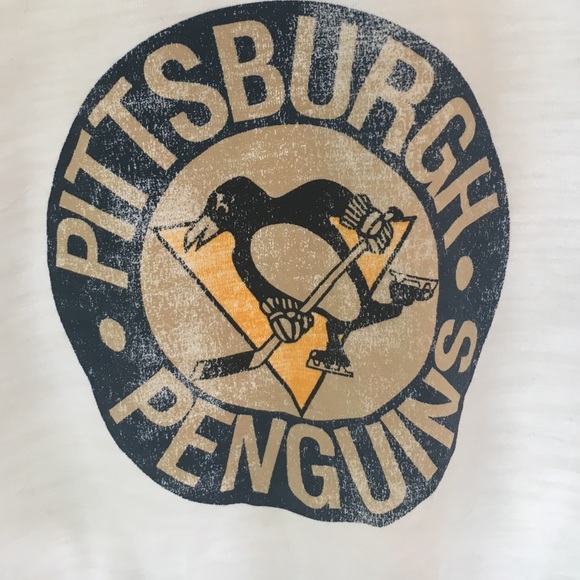 Pittsburgh Penguins shirt 🐧 - Picture 2 of 4