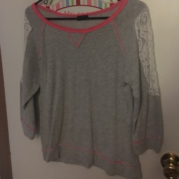 Shirt with lace arms