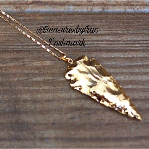 LARGE 18K GOLD PLATTED ARROW ON A 30" CHAIN. - Picture 4 of 4