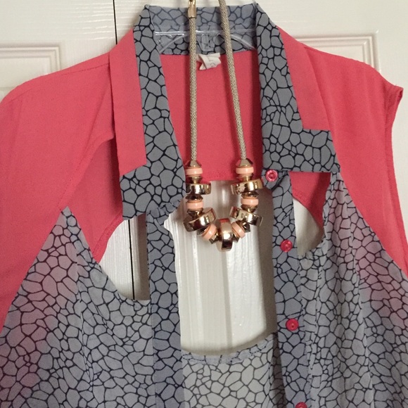 Button Down Sleeveless Shirt * High Low - Picture 3 of 3