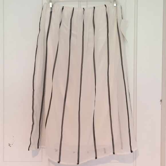 Strapless white dress with black stripes - Picture 1 of 2