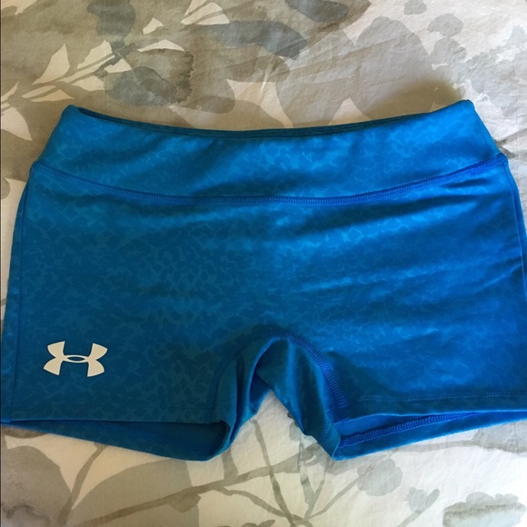 Under Armour fitted heat gear shorts. NWT.