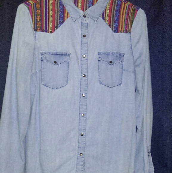 Forever 21 snap down shirt - Picture 2 of 4