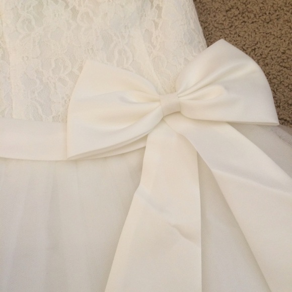 Strapless lace top dress - Picture 2 of 4