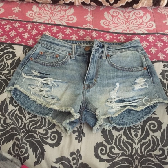 High wasted American eagle shorts 😉