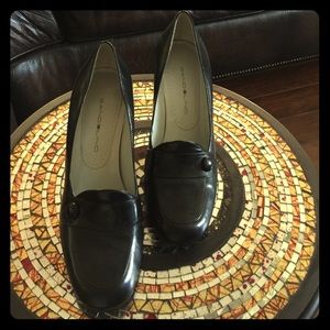 Bandolino black leather heel