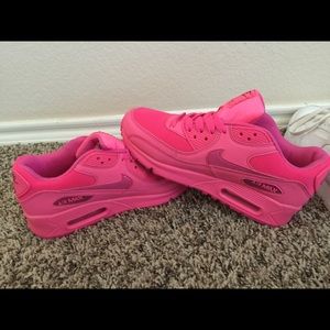 Never worn air max nike