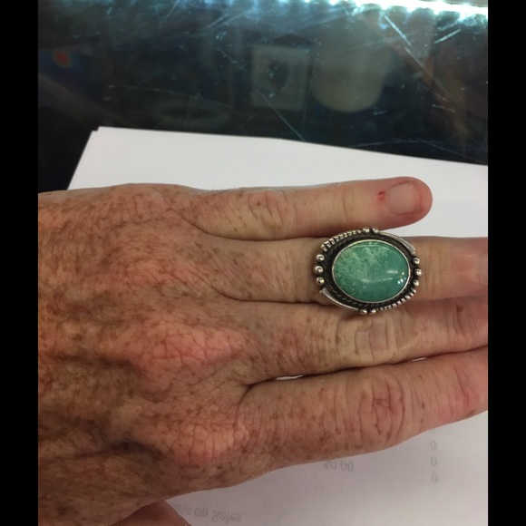 Beautiful Turquoise and silver ring sz 4.5 - Picture 4 of 4