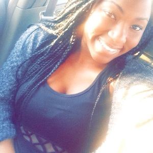 Meet your Posher, Laura