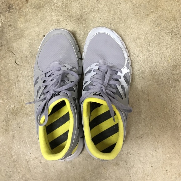 Nike Shoes - Nike Free Runs 4.0