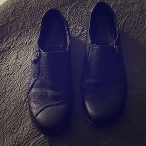 Clarks black pull on leather shoes