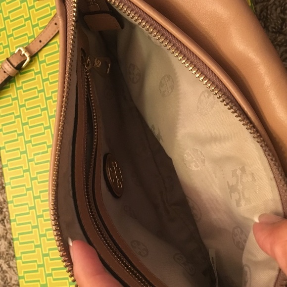Authentic Tory Burch crossbody - Picture 2 of 4