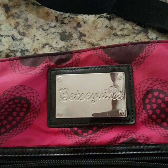 TRADED Betsy Johnson messenger - Picture 2 of 4