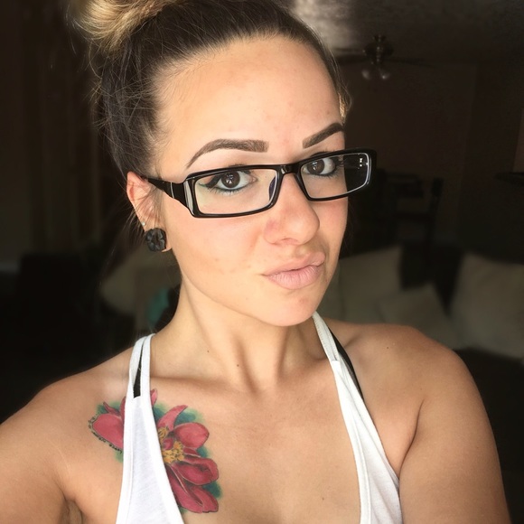 Meet your Posher, Haley - Picture 3 of 3