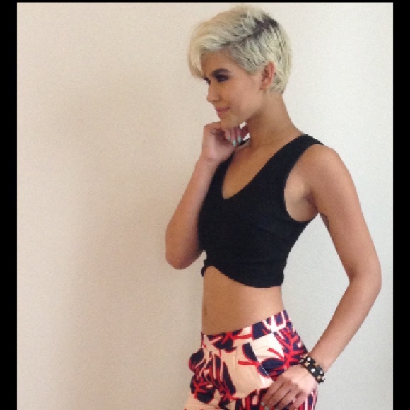 Sexy Black Crop Top - Picture 3 of 4