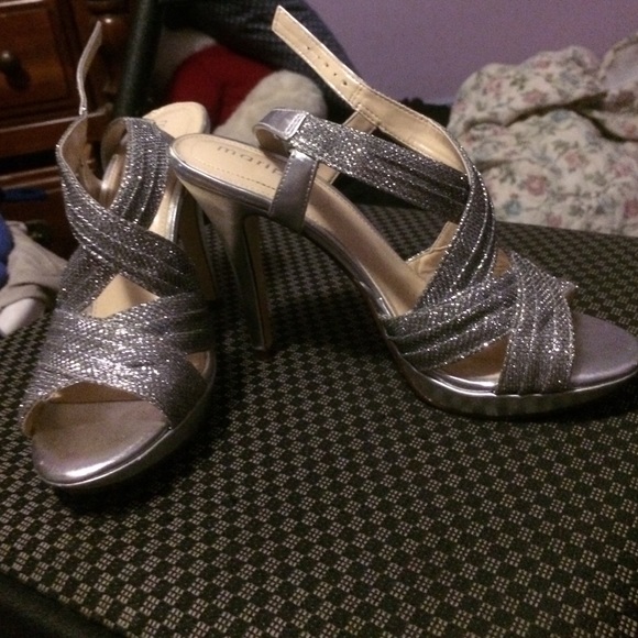 Heels - Picture 2 of 3