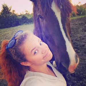 Meet your Posher, Danielle