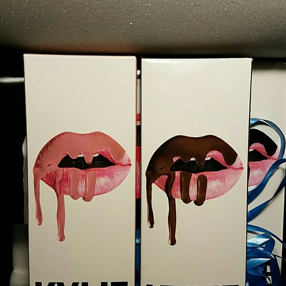 Real Authentic Kylie lipstick and liner set. Bnib - Picture 3 of 4