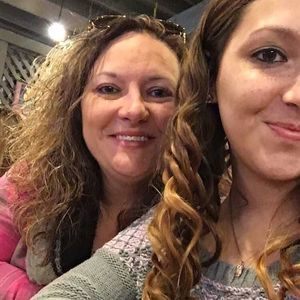 Meet your Posher, Caitlin