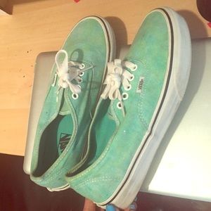 Size 10 Vans in Women, 8.5 in Men.