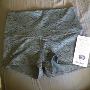 NWT Lululemon Boogie Short Roll Down Sz 10
