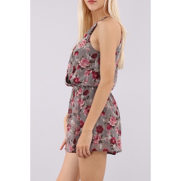 SOLD✨HOST PICK✨Floral Romper💐🌻 - Picture 2 of 4