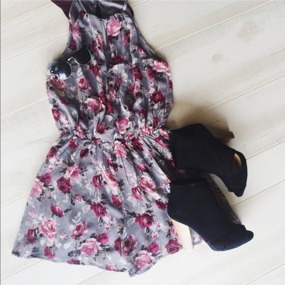 SOLD✨HOST PICK✨Floral Romper💐🌻 - Picture 4 of 4