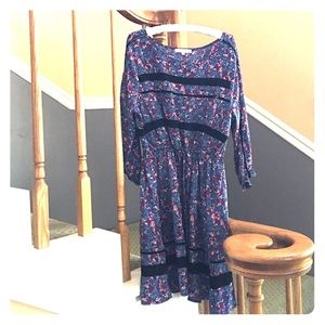 Size L, but fits generously through the bust