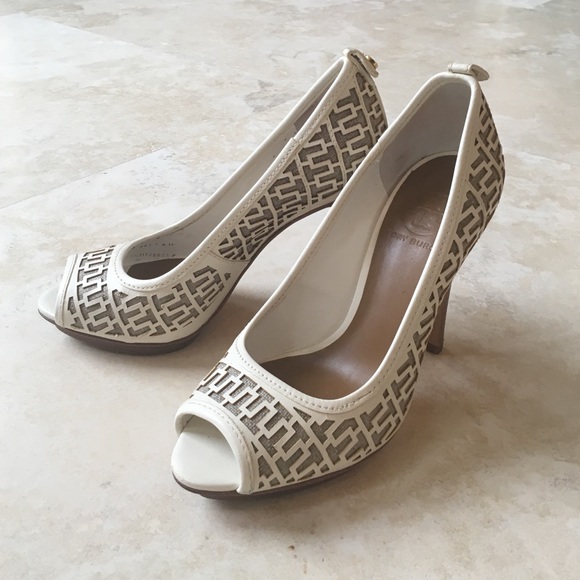 Tory Burch Regan peep toe pumps with T pattern