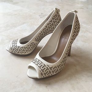 Tory Burch Regan peep toe pumps with T pattern