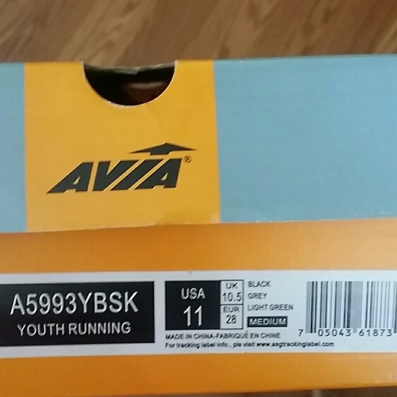 Avia running shoes  New with box. Sz 11y - Picture 2 of 2