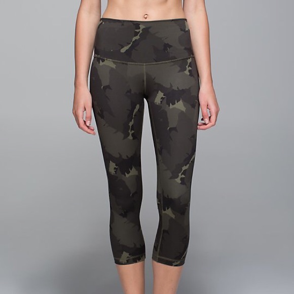 Lululemon Camo wunder under crops