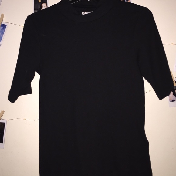 Black high neck H&M quarter sleeve top