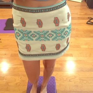 Size medium embroidered skirt!