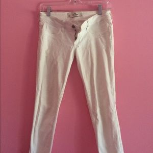⚪️Hollister White Skinny Jeans⚪️