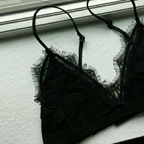 ⚡SALE ON LAST ONE⚡ Lace + Floral Bralette - Picture 4 of 4