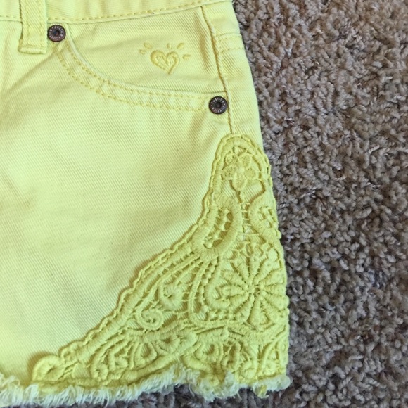 Yellow shorts - Picture 2 of 4