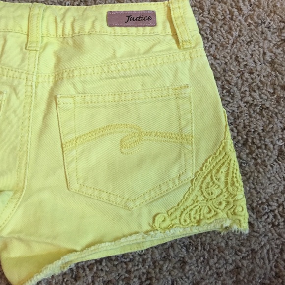 Yellow shorts - Picture 4 of 4