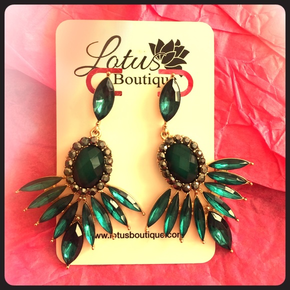 Emerald-colored Crystal Chandelier earrings