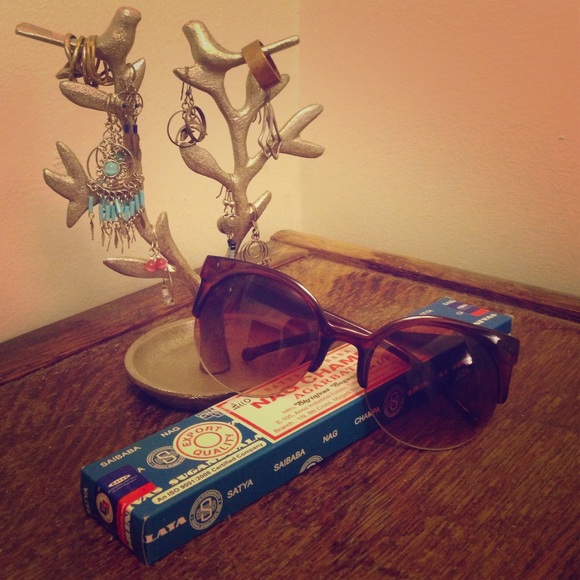 Accessories - Retro Cat Eye Sunglasses