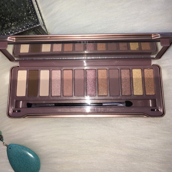 Nude Eyeshadow Palette - Picture 2 of 4