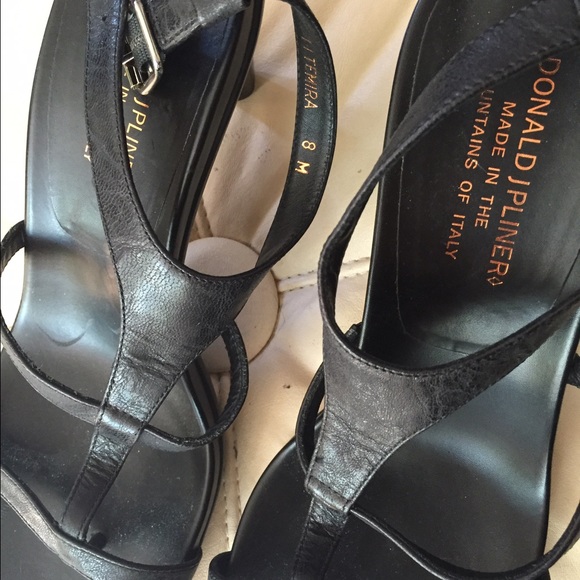 DONALD J PLINER Black Sandals EUC - Picture 4 of 4