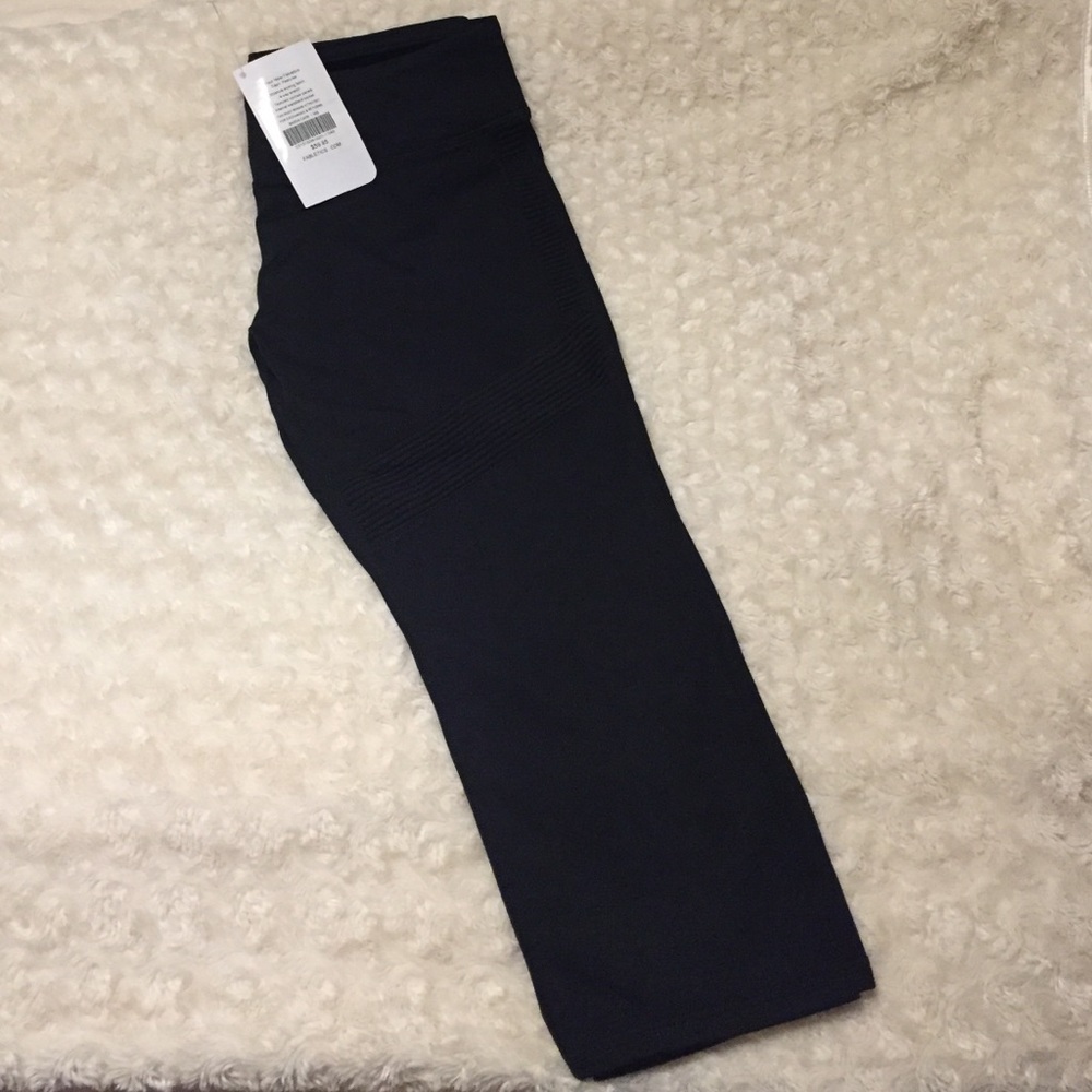 NEW LOW PRICE! Fabletics Capri - Picture 2 of 4