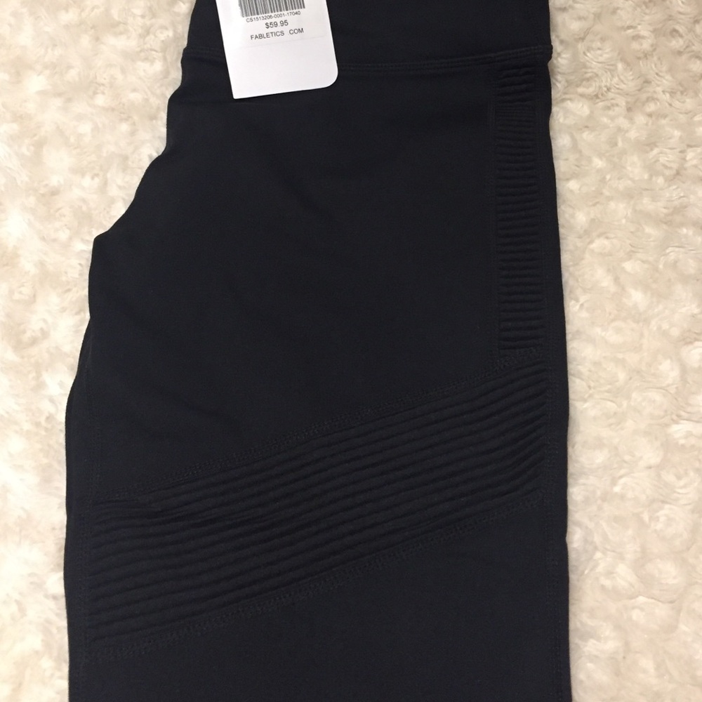 NEW LOW PRICE! Fabletics Capri - Picture 3 of 4