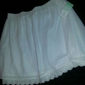 Brand new White skirt w/ Lace trim